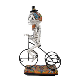 Catrin Ciclista - traditional figure with Talavera motif