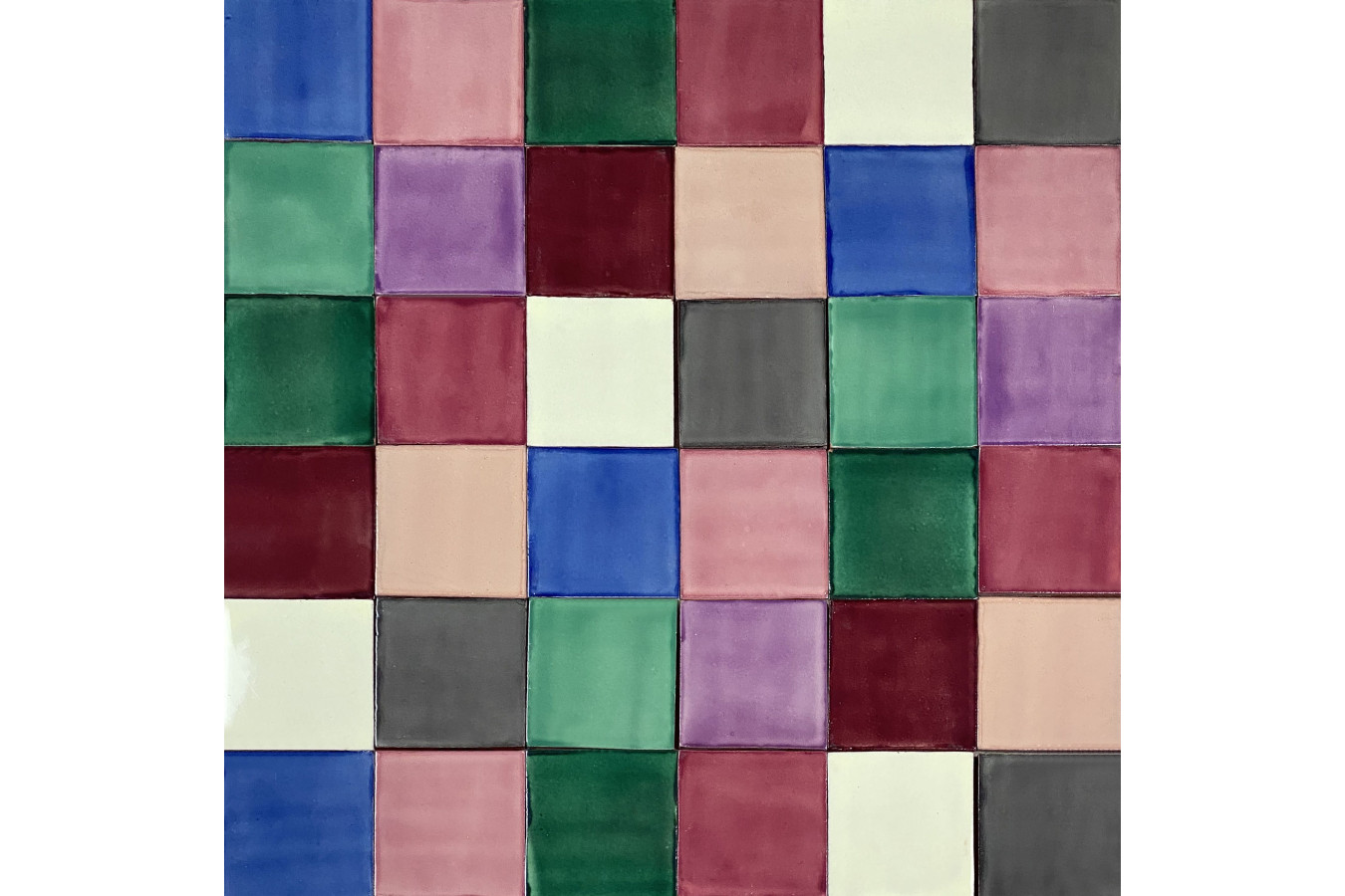 Ciruela - patchwork of single-color tiles - 90 pieces. 1 m2