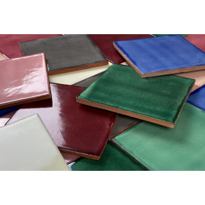 Ciruela - patchwork of single-color tiles - 90 pieces. 1 m2
