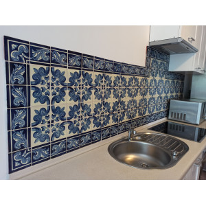 Mariposa - A set of Mexican tiles with a border