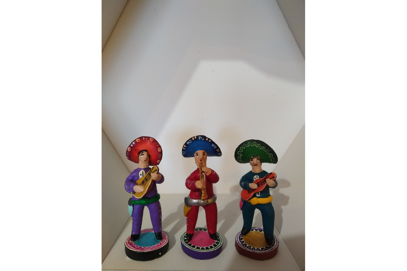 Mariachi vivo - musician figurine - handicraft from Mexico - height 8 cm